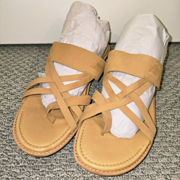 Teva Woman Encanta Toe Loop Slide Sandals Tan NWOB Leather Size 10.5 Waterproof - Picture 1 of 9